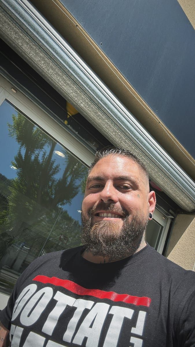 Profil von Vahe, 45 Jahre, Gay in Pünderich (Rheinland-Pfalz)