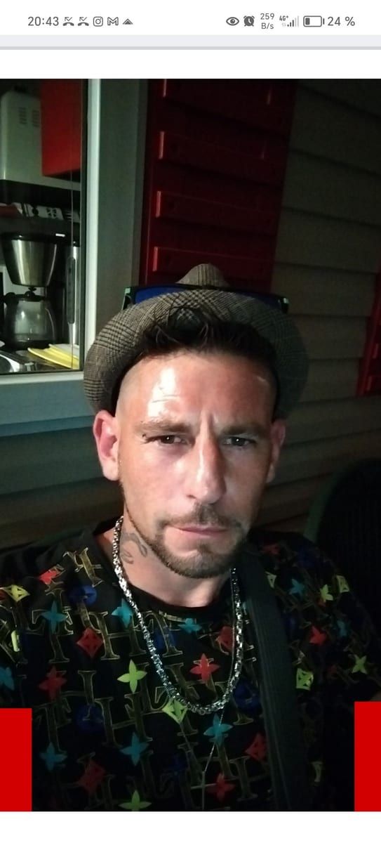 Roni - Gay in Bitzen Profil von Roni, 23 Jahre, Gay in Bitzen (Rheinland-Pfalz)