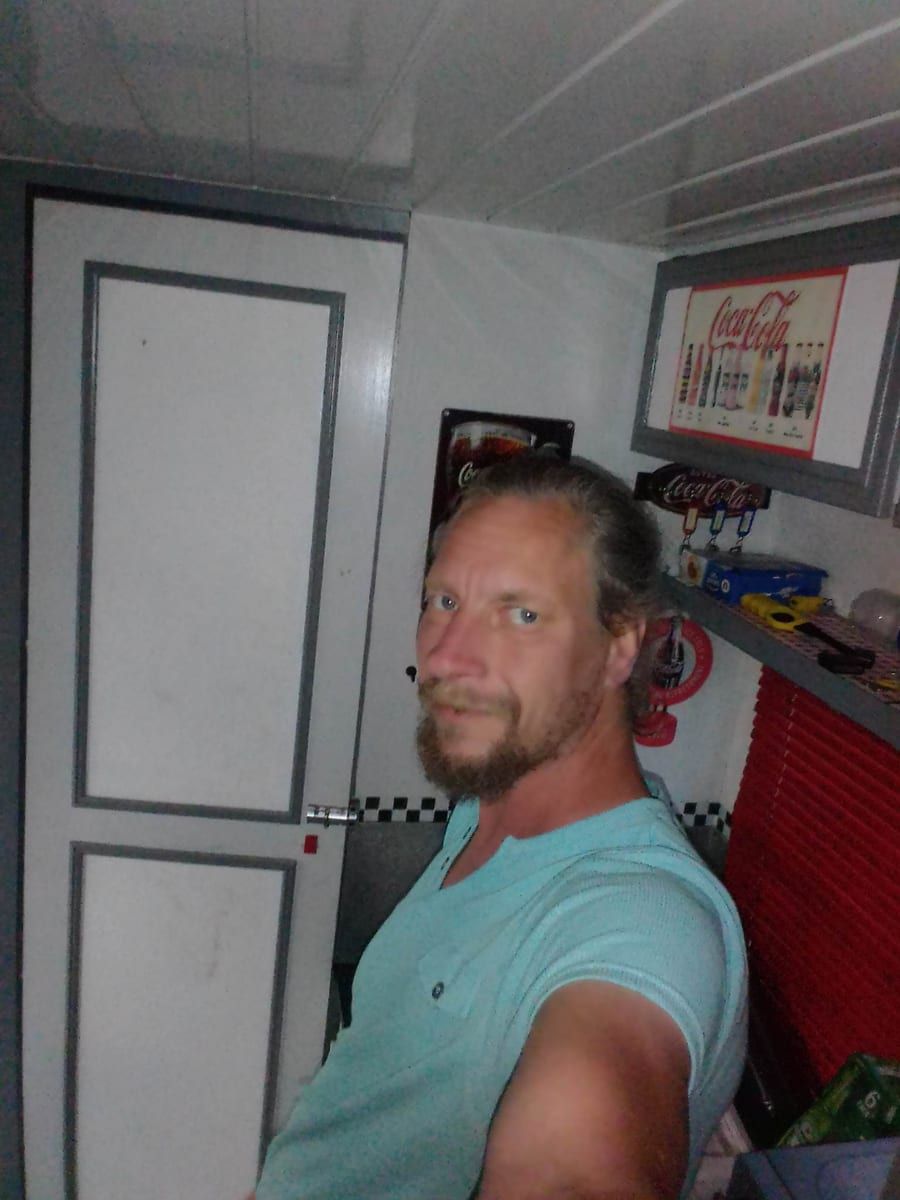 Tadéo - Gay in Schmalenberg Profil von Tadéo, 28 Jahre, Gay in Schmalenberg (Rheinland-Pfalz)