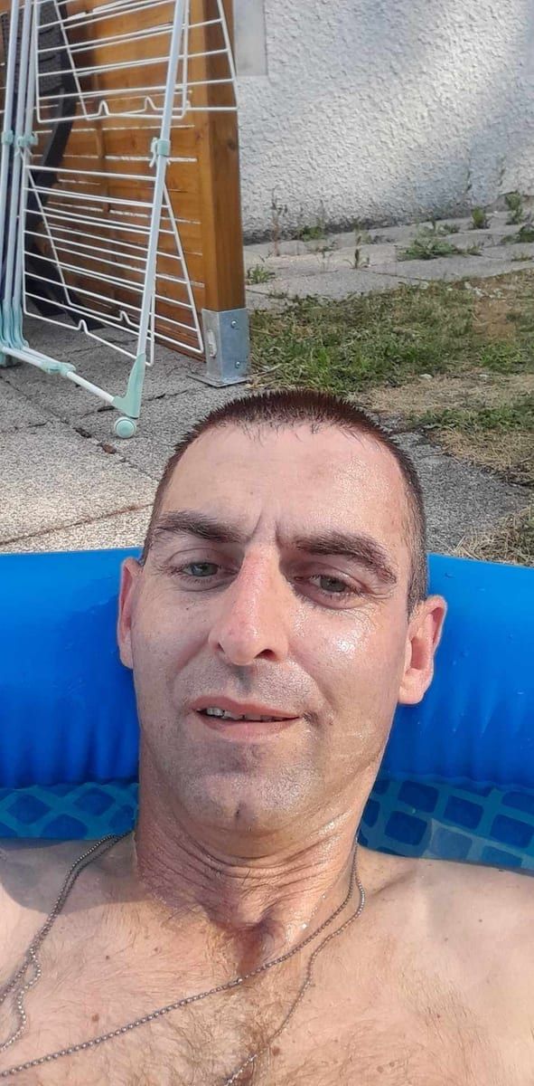 Menphis - Gay in Hungenroth Profil von Menphis, 43 Jahre, Gay in Hungenroth (Rheinland-Pfalz)