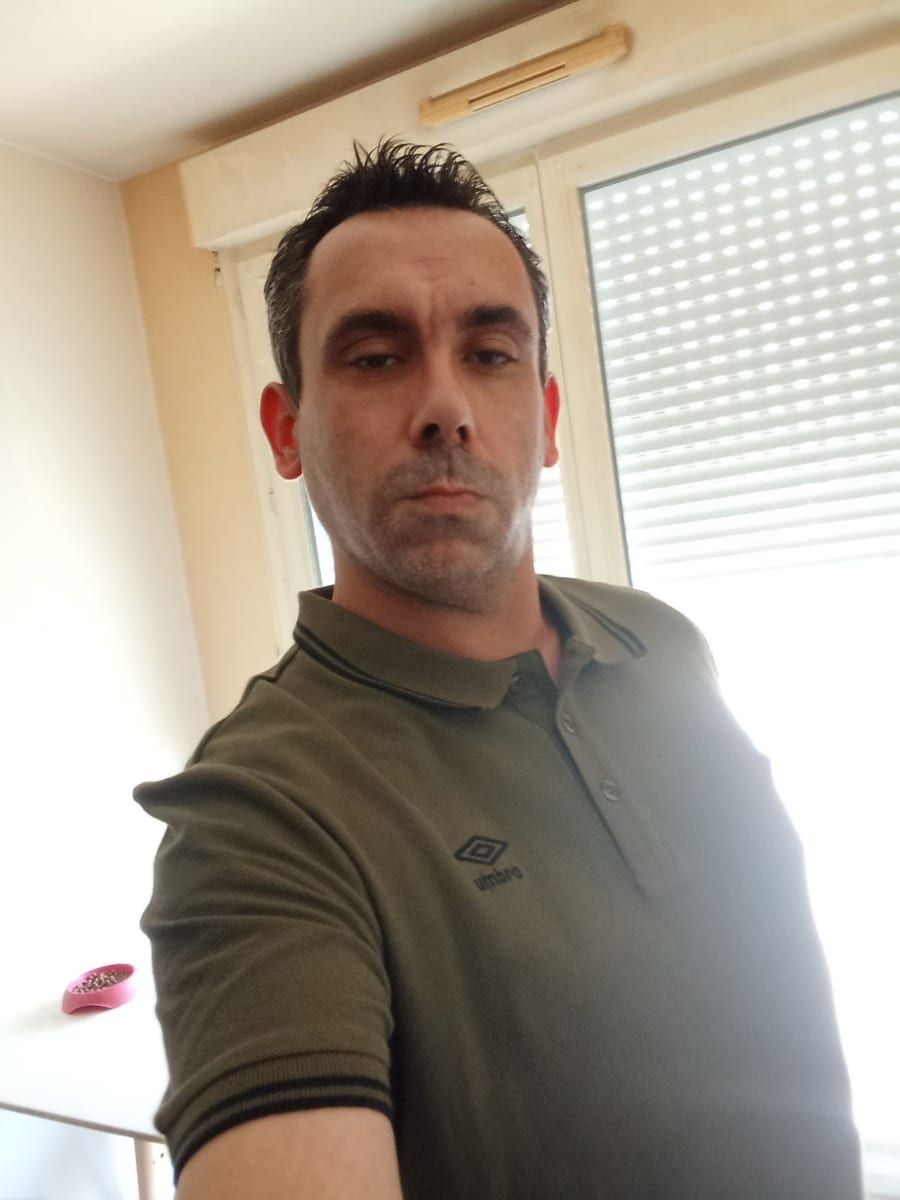 Profil von Marc-edouard, 34 Jahre, Gay in Krunkel (Rheinland-Pfalz)