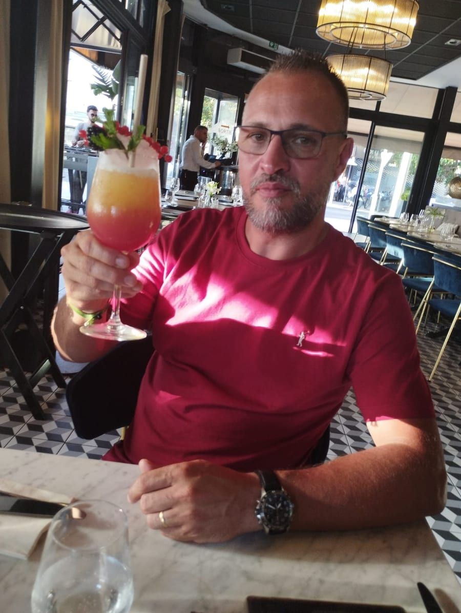 Abdoulkader - Gay in Dümpelfeld Profil von Abdoulkader, 32 Jahre, Gay in Dümpelfeld (Rheinland-Pfalz)