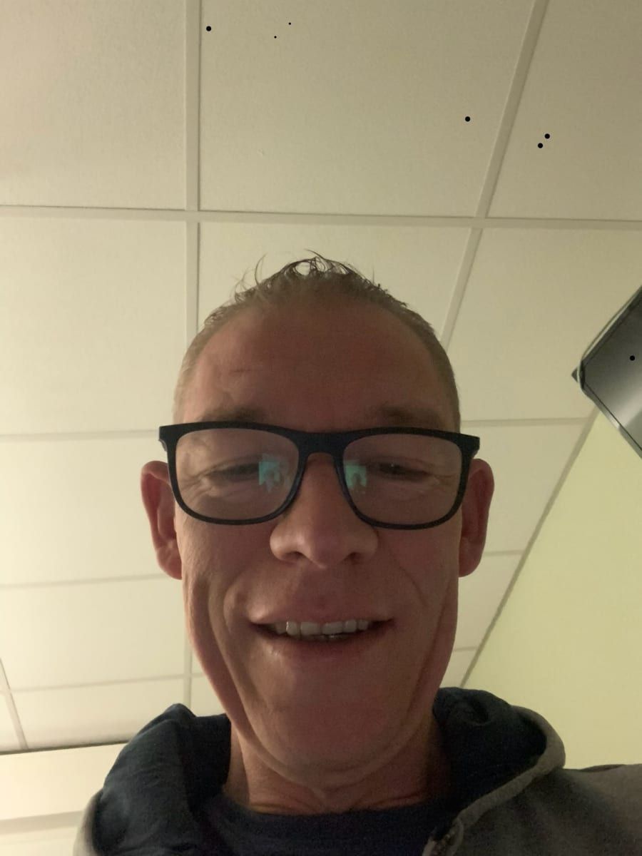 Anes - Gay in Hungenroth Profil von Anes, 28 Jahre, Gay in Hungenroth (Rheinland-Pfalz)